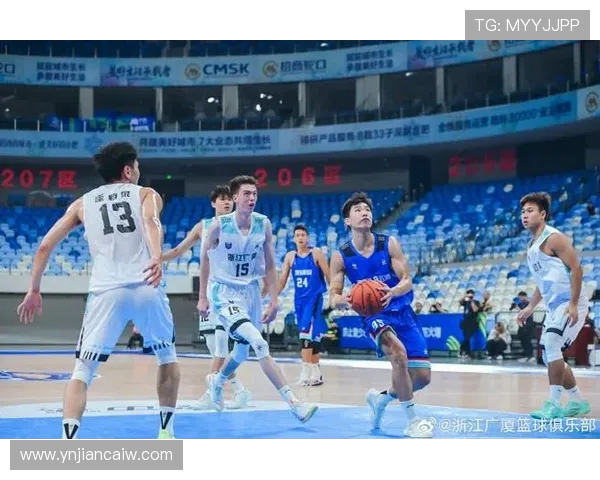 北京控股力克南京同曦 强强对决激烈争锋呈现精彩篮球对抗