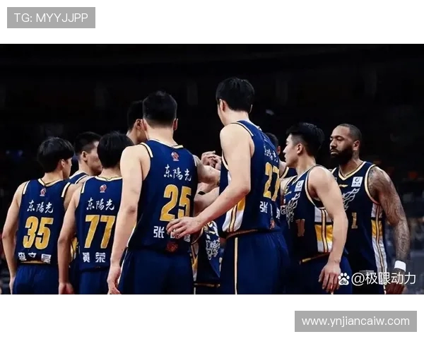 南京同曦迎战广东宏远强强对话焦点对决赛场激烈较量再度上演 南京同曦迎战广东宏远强强对话焦点对决赛场激烈较量再度上演