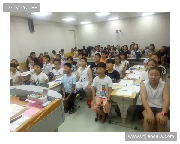 《聚焦当代足球巨星的成长轨迹与职业生涯发展》