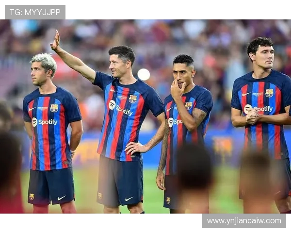 AC米兰迎战劲敌展开精彩对决 强强对抗掀起欧洲足球激情碰撞 AC米兰迎战劲敌展开精彩对决 强强对抗掀起欧洲足球激情碰撞