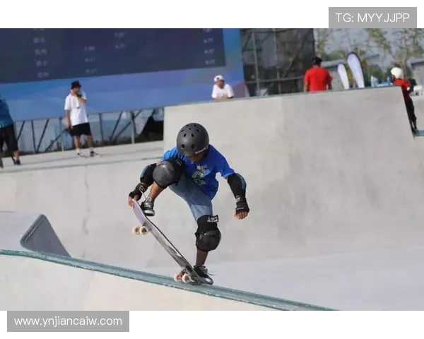 重庆极限运动队在世界滑板锦标赛中以80分稳居积分榜首位