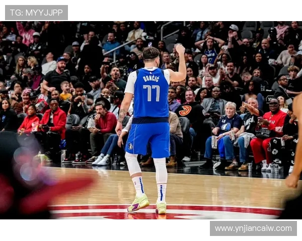 东契奇狂砍73分刷新现役得分纪录独行侠终结太阳11连胜势头